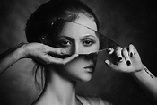 Miroir brisé | Reflection photography, Reflection photos, Conceptual ...