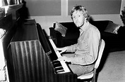 Flashback: Harry Nilsson Sings a Wistful ‘Gotta Get Up’ in 1971 ...