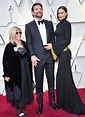 Photo : Bradley Cooper entre sa mère Gloria Campano et sa compagne ...
