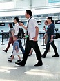 梁洛施与长子李长治亮相多伦多机场(图)_娱乐频道_凤凰网