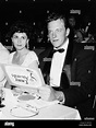 James Arness und seine Frau Virginia Chapman, bei den Emmy Awards, 15 ...