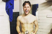 Olly Murs excites fans as he strips off for naked celebratory tweet ...