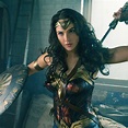 'Wonder Woman': Gal Gadot maneja el lazo de maravilla en el nuevo póster y fotos - eCartelera