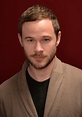 Aaron Ashmore Age, Net Worth, Height, Twin, Brother 2024 - World-Celebs.com