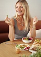 Gwyneth Paltrow revela dieta para se manter jovem: veja como funciona ...