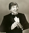 Shecky Greene, a veteran funny man who has ignited showroom audiences ...