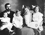 Hemingway family, 1903 (from left: Ursula Hemingway, Clarence Hemingway ...