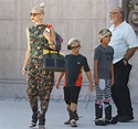 Gwen Stefani y sus hijos salen de misa