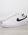 Zapatillas de deporte blancas y negras Air Force 1 '07 de Nike | ASOS