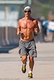 'I weigh 143lbs... and can't wait to eat a burger': Matthew McConaughey ...