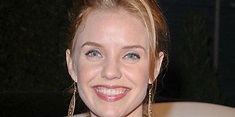 Kelli Garner - Age, Family, Bio | Famous Birthdays