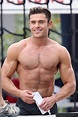 Shots of Zac Efron's Abs in the New 'Baywatch' Trailer - New 'Baywatch ...