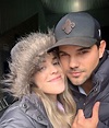 Photo : Taylor Lautner et sa partenaire Taylor Renee Dome sur Instagram ...
