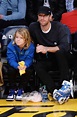 Chris Martin lleva a su hijo al basket