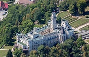 Luftbild Hluboka nad Vltavou - Palais des Schloss Frauenberg in Hluboka ...