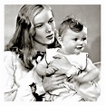 1940s actress Veronica Lake with her first child Elaine Detlie ...