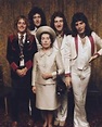 Queen meets the Queen, 1974 | Queen photos, Freddie mercury, Queen band