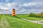 El faro de Pilsum en la costa del Mar del Norte de Alemania. 2024