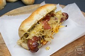 Rezept: Hot Dog mit karamellisiertem Sauerkraut - Gernekochen