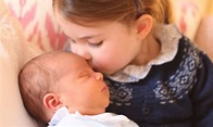 Royal Baby, Kate e William pubblicano nuove foto del principe Louis