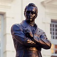 Raffles Statue depicts the founder of modern Singapore, Sir Stamford ...