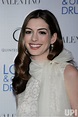 Photo: Anne Hathaway arrives for the premiere of "Love & Other Drugs ...
