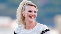 Sanna Nielsen programleder Allsång på Skansen 2019 | Aftonbladet