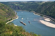 Rhein mit Blick flussabwärts während Niedrigwassers am 18.08.13 bei ...