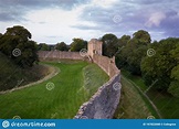 Pickering, Inglaterra - Agosto De 2019: Muro De Cortina No Castelo De ...
