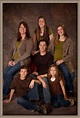 Photography poses family, Studio family portraits, Family photo studio