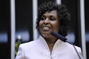 Benedita, a primeira mulher negra, da favela, a ser vereadora, senadora ...