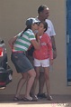 La Infanta Elena besa a su hija Victoria en Mallorca - La Familia Real ...