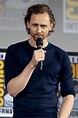 File:Tom Hiddleston (48468962561) cropped.jpg - Wikimedia Commons