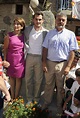 Iker Casillas posa con sus padres en Navalacruz