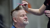 Townsville State High principal Rob Slater shaves his hair | Herald Sun