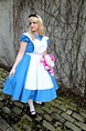 Alice im Wunderland Kostüm blaues-kleid-weiße-schürze-grinsekatze ...