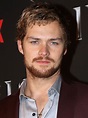 Finn Jones - AlloCiné