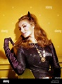 Julie Newmar, en carácter como Catwoman en una foto publicitaria de ...