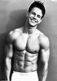 Más de 25 ideas increíbles sobre Mark wahlberg calvin klein en ...