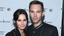 Courteney Cox engaged to Johnny McDaid - CBS News