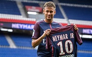 La presentación de Neymar como nuevo jugador del PSG, en imágenes, el 4 ...