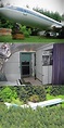 Bruce Campbell Buys Old Boeing 727-200, Transforms It Into a Cozy Home ...