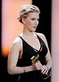 Fotos: Scarlett Johansson recebe prémio Câmara Dourada