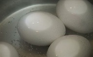 水煮蛋「要用冷水煮還熱水煮」？內行人曝1招：光滑不破皮 | 生活 | 三立新聞網 SETN.COM