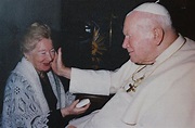 Pope John Paul letters reveal 'intense' friendship with woman - BBC News