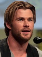 File:Chris Hemsworth SDCC 2014 (cropped).jpg - Wikimedia Commons
