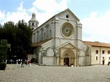 Arquitectura cisterciense en la Abadía de la Fossanova - Italia - Ser ...
