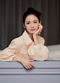 Chen Yuqi poses for photos | China Entertainment News | 中国人 美人, 女性, チェン