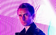 Escuchen la impresionante portada de Matt Bellamy de Simon And ...