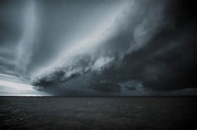Trübe Sturm Im Meer Vor Dem Regen Tornado Unwetter Wolke Über Dem Meer ...